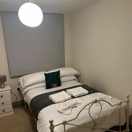 Apartment 3 Private In Shared With Kitchen *