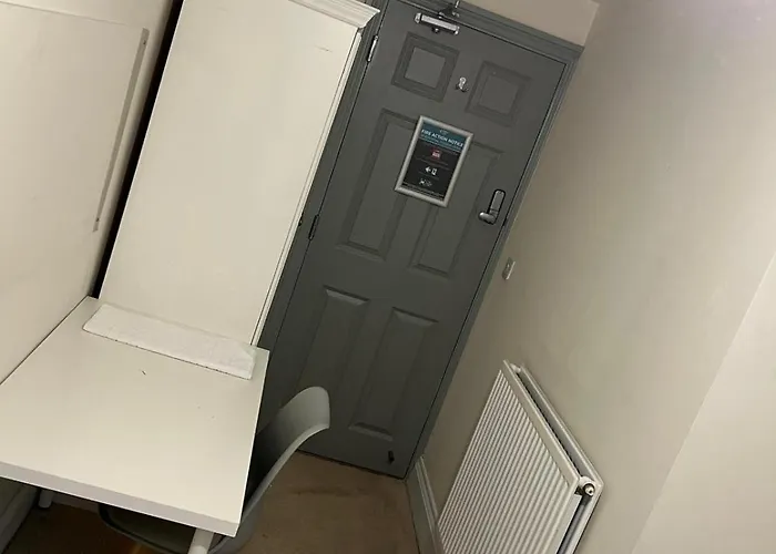 Convenient Budget 3bed Shared Kitchen Λιντς