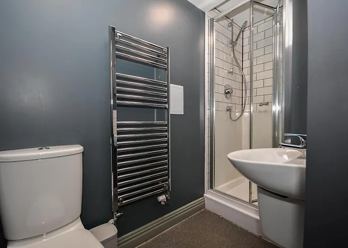 Convenient Budget 3bed Shared Kitchen Апартаменти